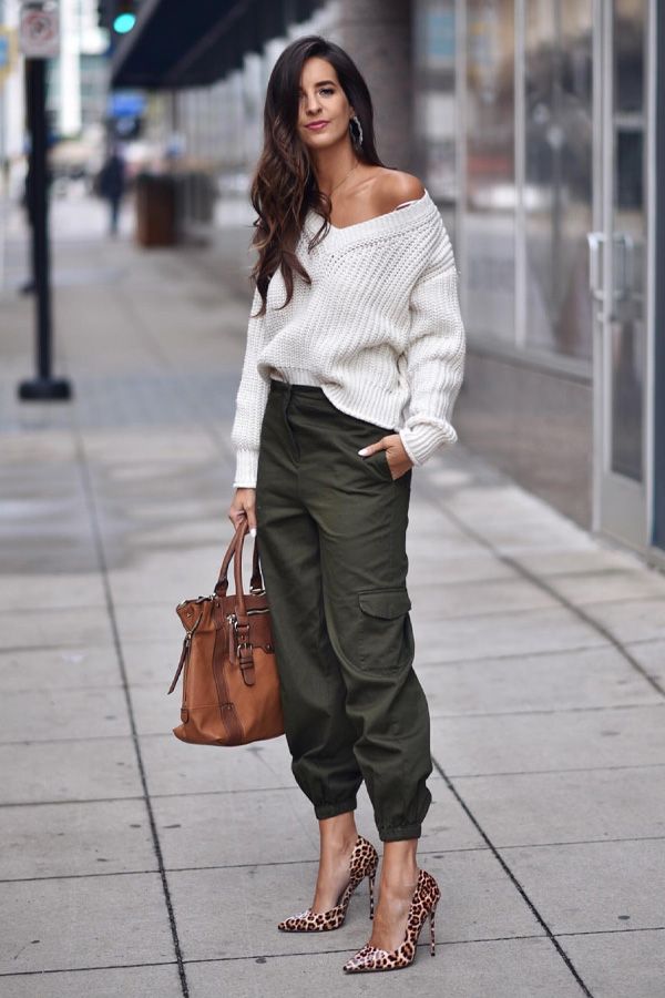 Jaclyn Ram -      -      - inverno - street style Women Cargo Pants Outfit, Road Kill, Cargo Pants Outfits, Women Cargo Pants, Cargo Pants Outfit, Stil Boho, Outfit Jeans, Mode Casual, Office Look