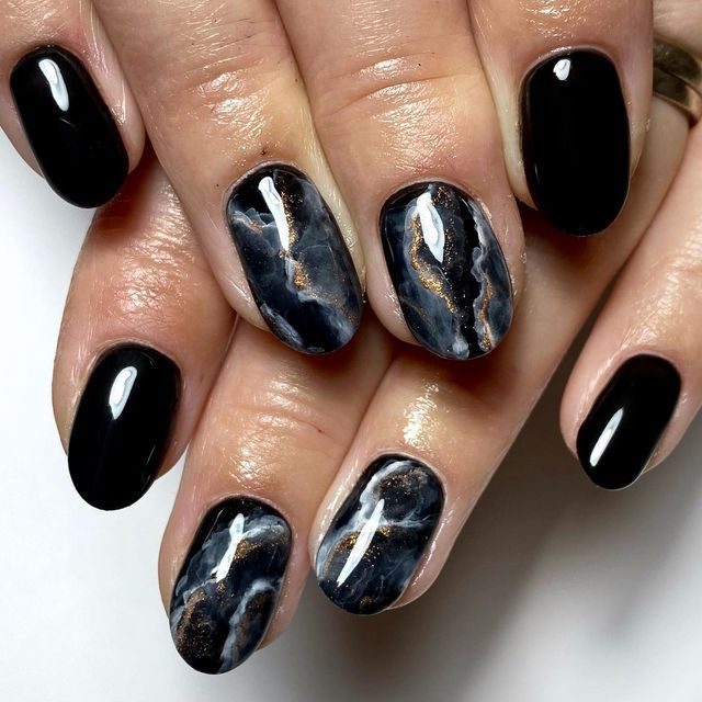 Dark Nailart Art Designs, Black Nail Designs Marble, Dark Marble Nail Designs, Magpie Beauty Nails, Magpie Nails Art, Dark Gel Nails Ideas, Marble Black Nails, Winter Marble Nails, Halloween Marble Nails