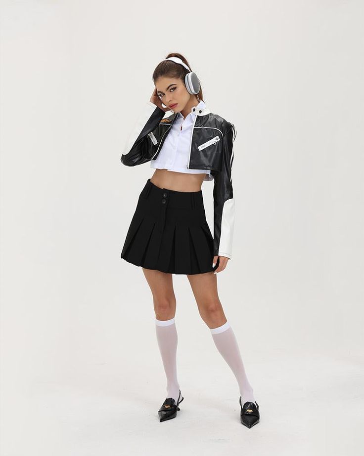 Model (WearingXS):• Height: 171cm | Bust: 83cm | Waist: 59cm | Hips: 89cmDetails: Pleated skirt with front button designSkirt Length: ShortMaterials:95% Polyester + 5% Spandex Design Skirt, Skirt Heels, Mini Skirt Dress, Swimming Workout, Preppy Look, Anatomy Reference, Fashion Inspiration Design, Reference Poses, Female Poses