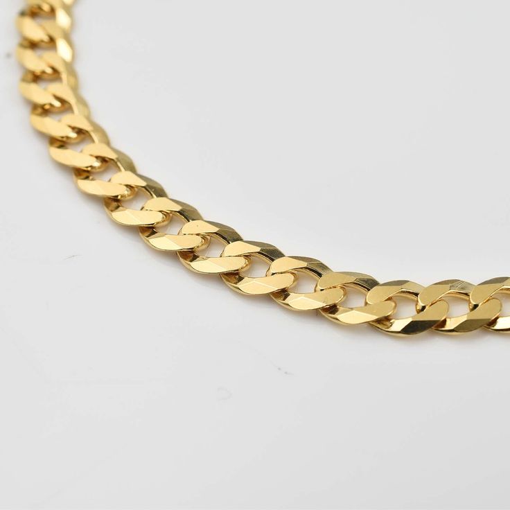 With our Curb Link Bracelet, you'll add a touch of elegance to any outfit. Made in sterling silver and plated in gold, the 8 inch curb chain is secured with a reliable clasp. Upgrade your style and feel confident with this stunning piece. Upgrade Your Style, The 8, Curb Chain, Beautiful Gift Boxes, Feel Confident, Link Bracelets, 18k Gold, Gold Plate, Plating