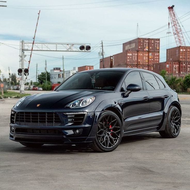 a black porsche cayen is parked in the parking lot