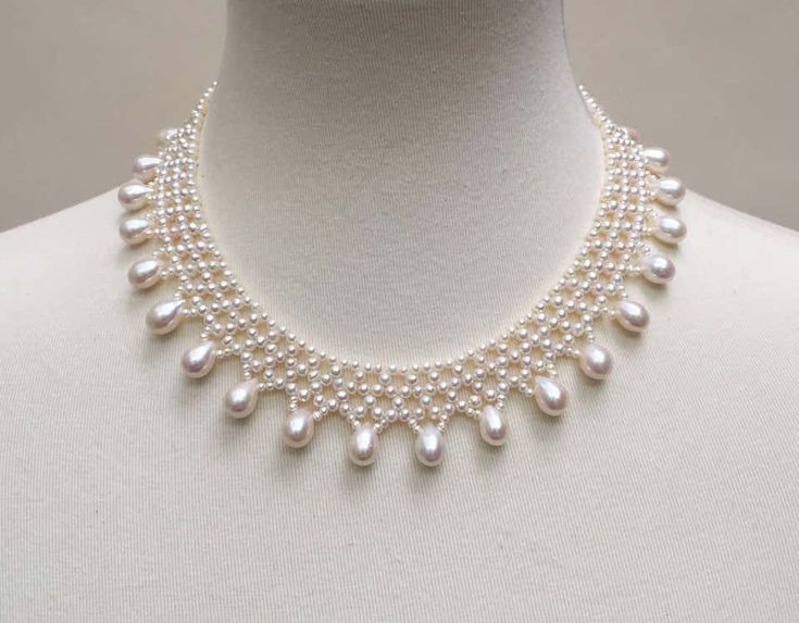 Beads Jewellery Designs, Jewellery Video, Beaded Wedding Jewelry, Vampire Fashion, Pearls Jewellery, Handmade Pearl Necklace, Straight Teeth, Amazing Dresses, Wedding Necklaces