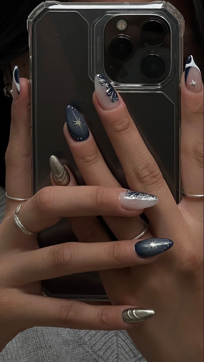 Nail Inspo Dark Colours, Nails With Earrings, Simple Gel Nails With Gems, Pedicure Navy Blue, Midnight Nail Art, Blue Nails Aesthetic Design, Navy Blue And Gray Nails, Dark Colored Nails Design, Night Court Inspired Nails