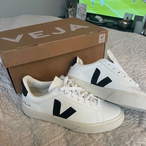 White Veja Sneakers, Zapatillas Veja, Vans Shoes Fashion, God Clothes, Veja Esplar, Veja Shoes, Sneaker Lovers, Shoes Outfit Fashion, Veja Sneakers