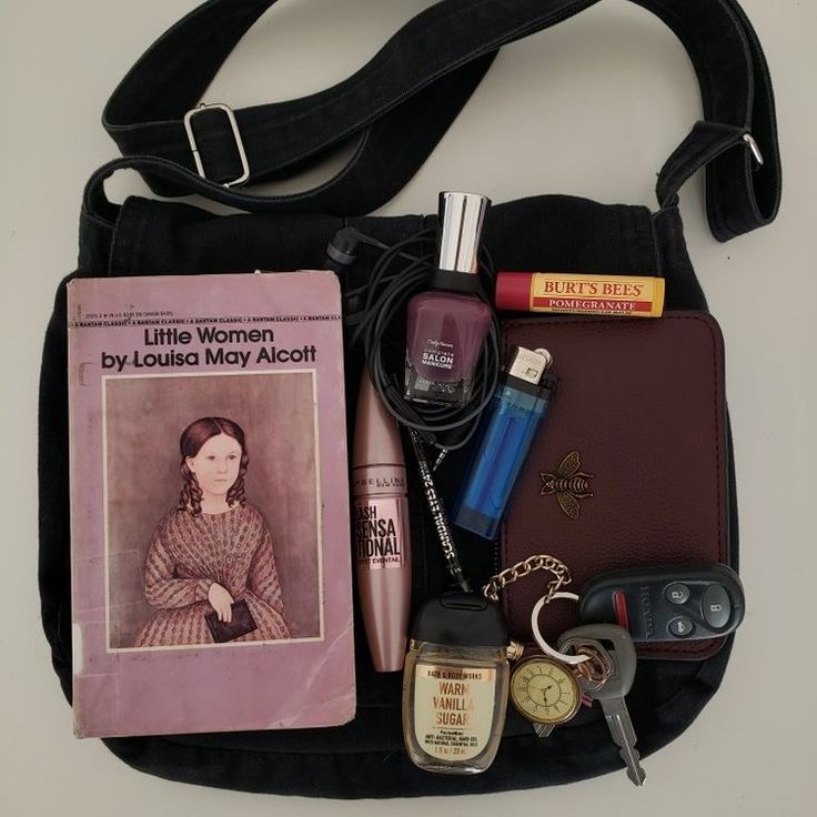 Education Aesthetic, Maeve Wiley, Twilight Dr, Inside My Bag, Purse Essentials, Mazzy Star, Handbag Essentials, Girls Tote, In My Bag