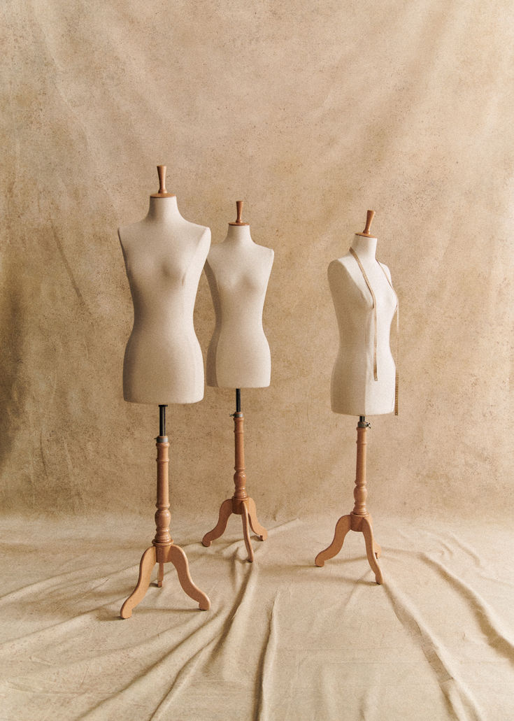 sézane; parisian atelier; fashion workshop; mannequin; apartment; french style; couture; lifestyle Fashion Mannequin Aesthetic, Apartment French Style, Fashion Workshop, Sewing Photography, Instagram Grid Design, Studio Aesthetic, Parisian Studio, Instagram Pro, Fabric Trimmings