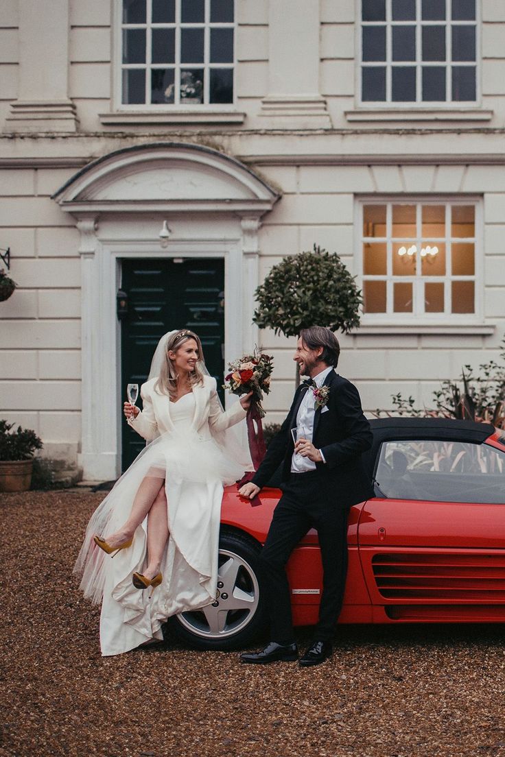 Bride and groom with champagne glasses in front of a red Ferrari with rose bouquet Ferrari Wedding Car, Gardenia Wedding, Luxury Blazer, Wedding Transport, Short Wedding Gowns, Wedding Dress Photography, Vintage Car Wedding, Red Ferrari, Boat Wedding