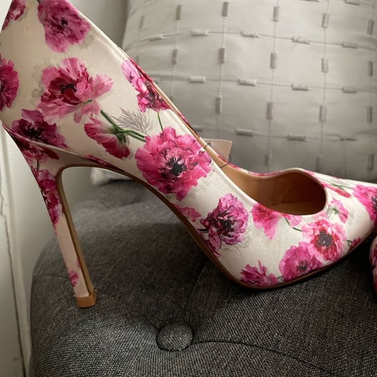 Express Floral Heels Size 9 Floral Design Minor Scuff On Outersoles From Try-Ons Excellent Condition Pink Pointed Toe Heels With Floral Print, Pink Floral Print Pointed Toe Heels, Pink Floral Print Heels For Formal Occasions, Gold Stilettos, Floral Heels, Mid Heel Sandals, Black Stilettos, Bow Heels, Satin Heels