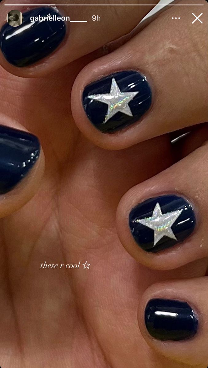 Simple Nail Designs Dark Colors, Star Nails Gel Short, Gel Nails Star Design, Nail Designs For Short Nails Winter, Short Gel Nails Stars, Navy Blue Nails With Silver Stars, Navy Nails Stars, Short Nails Ideas Stars, Nails Inspiration For Short Nails