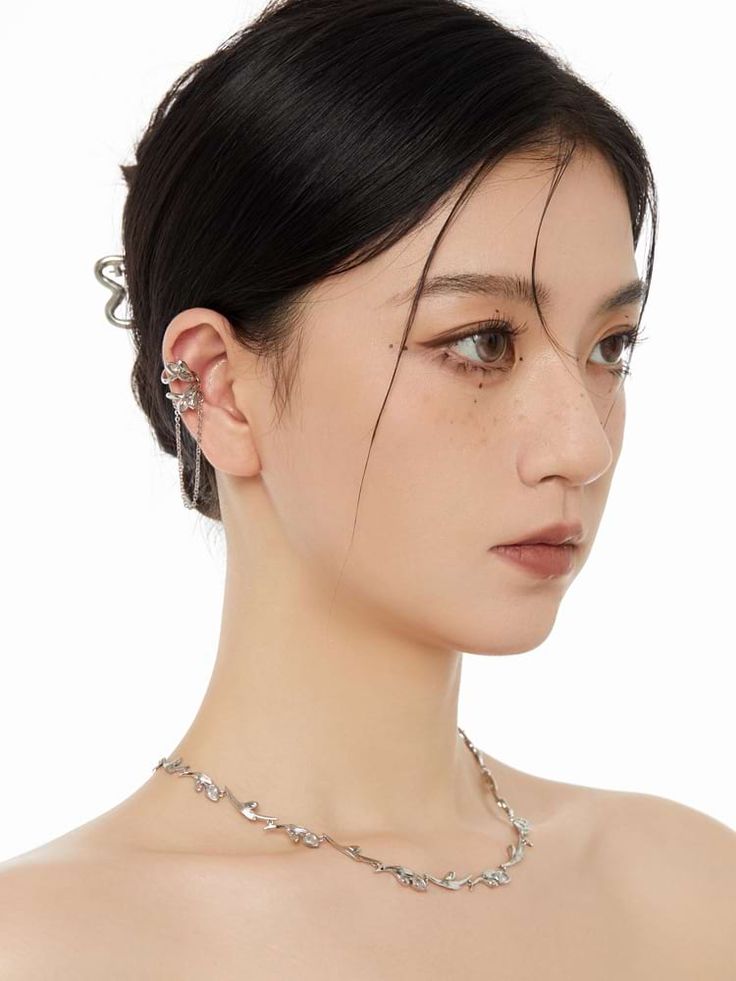 This fashion accessory features a Flower Ear Cuff with a Link Chain carefully designed to wrap around your ear. It is perfect for a night out, or to complete a timeless look. Wear it on your left or right ear, or both, for a personalized style. 
Gender: UnisexMaterial: Stainless Steel, Zinc AlloySize: 1.5 cm * 5.5 cmQuantity: 1 Piece Silver Dangle Ear Cuff For Party, Silver Metal Ear Cuff For Formal Occasions, Elegant Metal Ear Cuff With Ear Wire, Adjustable Silver Ear Cuff With Chain, Silver Adjustable Ear Cuff With Chain, Metal Wrap Earrings With Ear Wire For Party, Metal Wrap Earrings For Party With Ear Wire, Adjustable Silver Ear Cuff Trendy Style, Adjustable Silver Trendy Ear Cuff