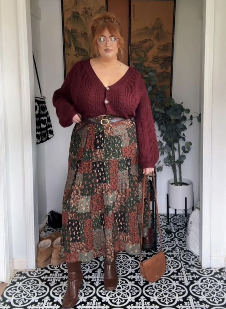 Hippy Vibes Outfit, Professional Indie Outfits, Plus Size Fall Aesthetic Outfits, Plus Size Fall Looks 2024, Plus Size Rory Gilmore Outfits, Whimsical Corporate Outfit, Plus Size Grunge Fall Outfits, Fall Therapist Outfit, Curve Women Outfit