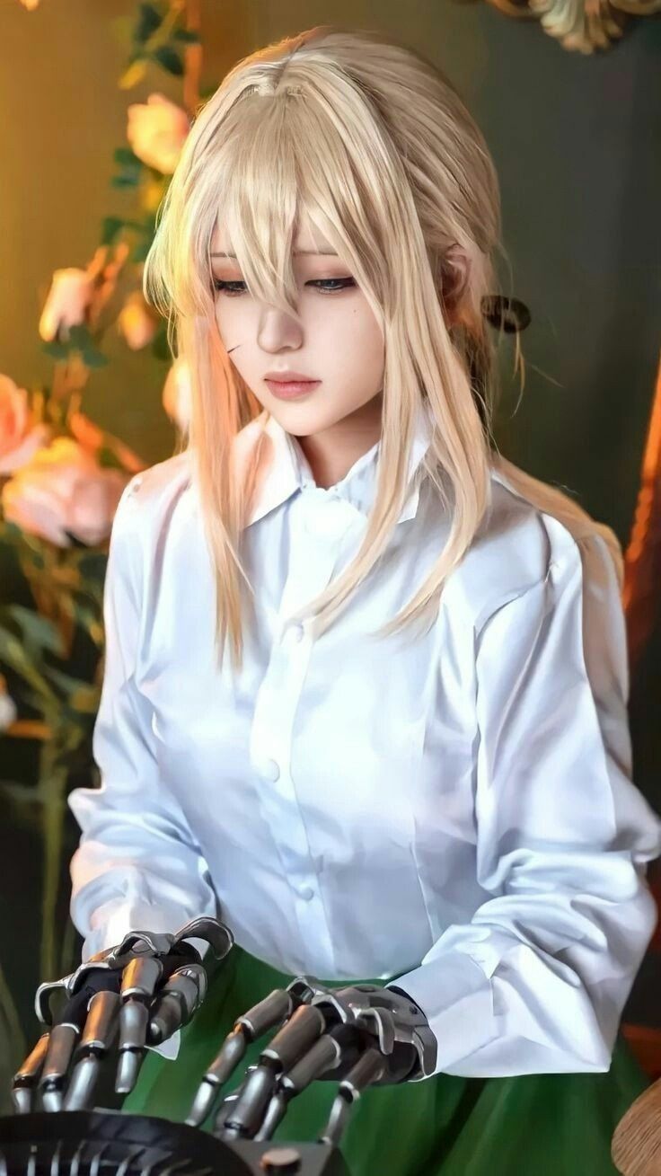 #cosplay #anime #Cre :_azeyyl Makeup Portrait, Violet Evergreen, Top Cosplay, Violet Evergarden Anime, The Ancient Magus Bride, Violet Evergarden, Figure Poses, Amazing Cosplay, Cute Cosplay