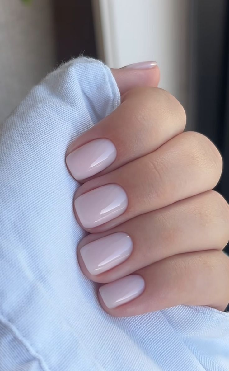 One Colour Nails Short, Natural Nails Painted Simple, Basic Gel Manicure, Regular Polish Manicure, Short Squoval Nails Spring, Nails Wide Nail Bed, Short Minimal Nails, Short Painted Nails Simple, Short Office Nails