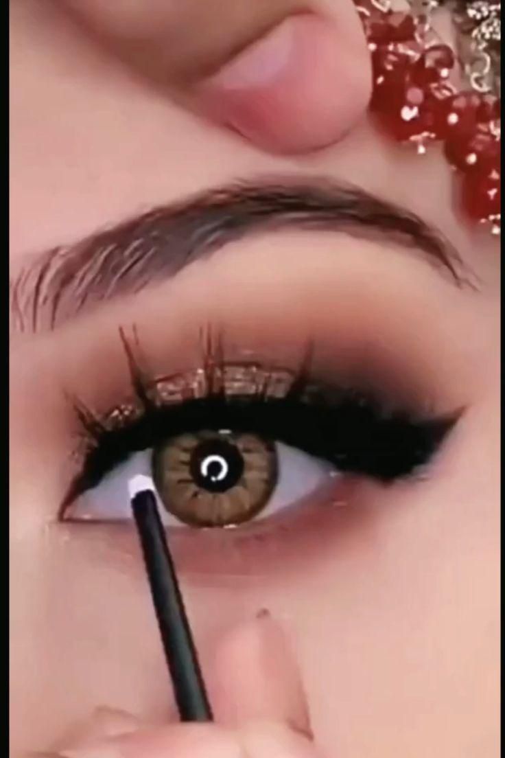 Unic Eye White Highlight For Party White Kajal Eye Makeup, Kajal Eye Makeup, White Kajal, Beginners Eye Makeup, White Highlights, Fancy Jewellery Designs, Eyebrow Tutorial, Eye Look, Natural Eye Makeup