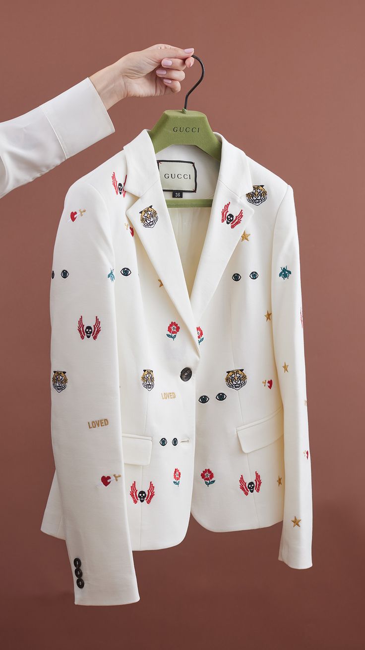 GUCCI, BLAZER, Embroidered blazer, white, 100% wool, lining 65% polyester, 35% viscose, embroidery with different motifs, size S, original hanger. Excellent Condition. Blazer Embroidery, Gucci Embroidery, Embroidery Blazer, Gucci Blazer, Jacket Embroidery, Embroidered Blazer, Embroidery Jacket, Embroidery Fashion Detail, Blazer Outfits Casual