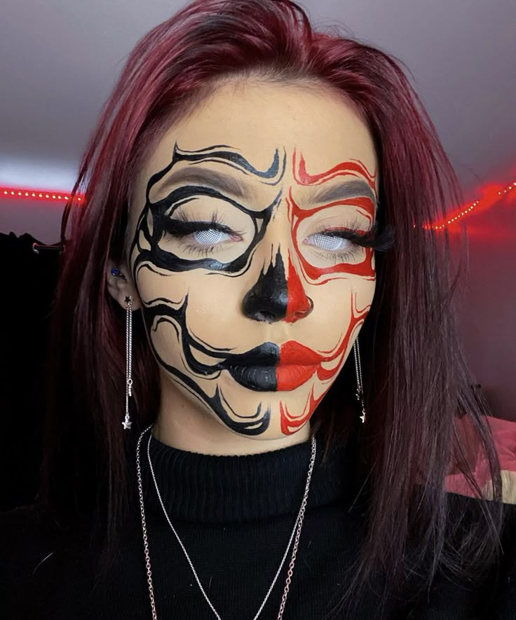 Scelotin Face Makeup, Makeup Face Paint Looks, Cute Black Makeup Looks, Fun Makeup Ideas Halloween, Sfx Aesthetic, Make Uo Idea, Cool Halloween Makeup Pretty, Halloween Face Paint Adult, Holloween Makeup Glam