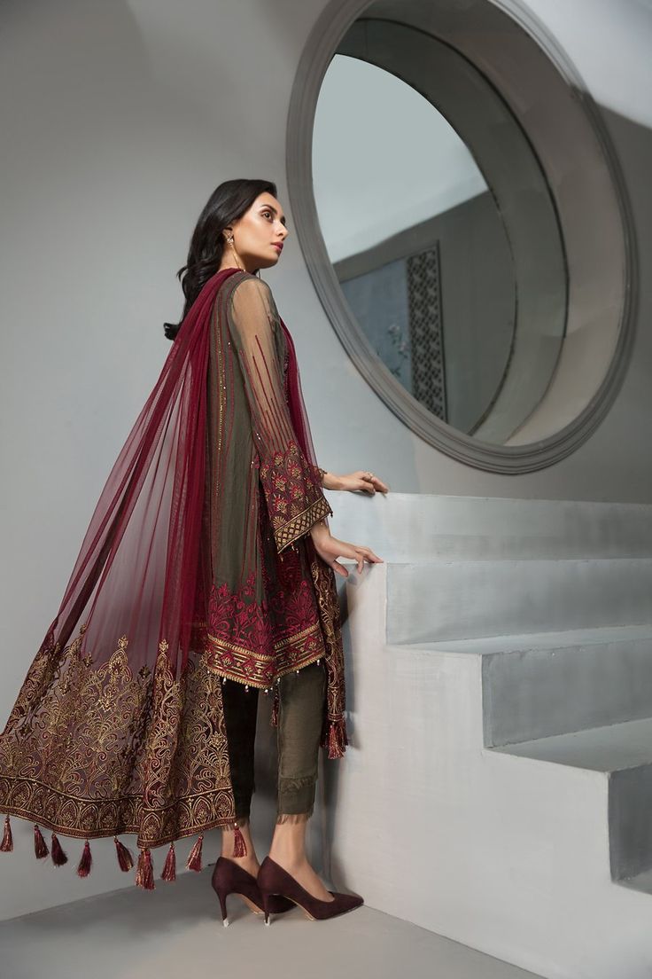 Pakistani Maroon Chiffon Designer Dress Pakistani Boutique, Pakistani Designer Clothes, Asim Jofa, Olive Green Pants, Pakistani Fancy Dresses, Chiffon Collection, Suit Fabric, Luxury Collection, Designer Dress