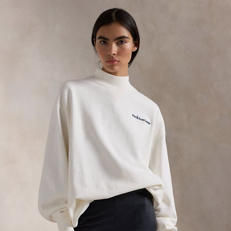 Cut for a slightly oversize silhouette this fleece mockneck sweatshirt is embroidered with our signature logo and Pony at the left chest. Turtleneck Outfits For Women, Turtleneck Outfits, Fall Closet, Ralph Lauren Sweatshirt, Women Ralph Lauren, Set Apart, Us Open, Jumper Shirt, Fleece Sweatshirt