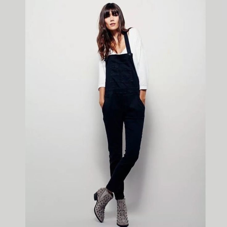 Zara Denim Skinny Fit Dungarees In Black.....Size S Or Mex 26. This Truly The Most Comfortable And Flattering Jumpsuit Overall. Very Soft Stretch Denim; Cotton/Elastane. Concealed Front Zipper Closure. Belt Loops. Adjustable Button Fastening Shoulder Straps; Can Be Worn Straight Or Crossed In The Back. Front 3 Pocket Jean Styling. Faux Back Button Welt Pockets. Slim Straight Legs. Waist Across 15". Inseam 29.5". Leg Opening 5.75" Across. New With Tag. D Casual Black Straight Leg Overalls, Chic Black Denim Jumpsuit, Black High-waisted Denim Overalls, Black Cotton Overalls Jeans, Black Straight Leg Denim Jumpsuit With Pockets, Black Denim Jumpsuit With Straight Leg And Pockets, Fitted Black Overall Jeans, Black Overall Jeans For Work, Black Fitted Overalls Jeans