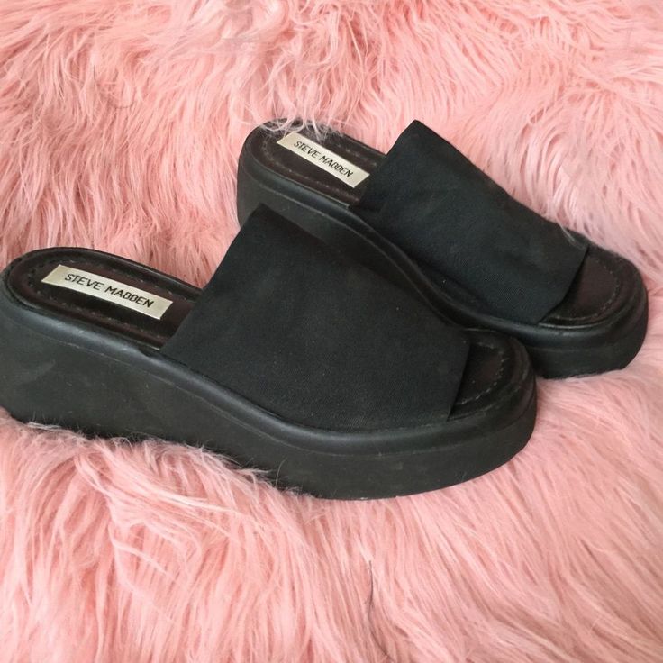 90s Shoes That Will Make You Nostalgic – Throwback Shoes: Steve madden slip on’s Supernova Empath, Steve Madden Slides, 90s Shoes, 00s Style, Childhood Memories 90s, Cher Horowitz, Sneaker Outfits, Dr Shoes, 90s Baby