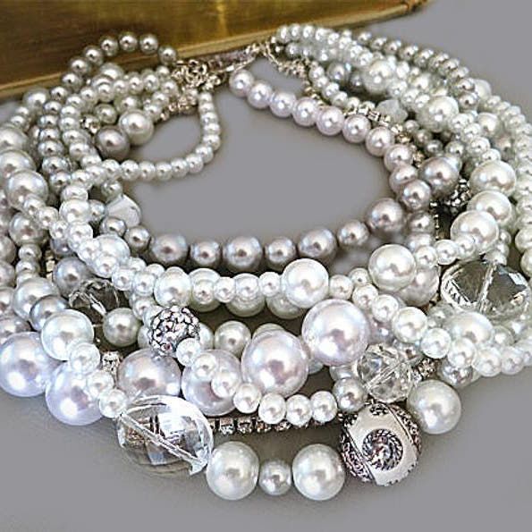 Statement necklace inspired by Audrey Hepburn's wedding style Statement Pearl Necklace, Bridal Necklaces, Chunky Pearl Necklace, Inexpensive Jewelry, Layered Pearl Necklace, Wedding Bride Jewelry, Chunky Pearls, Pearl Statement Necklace, Sweet Jewelry