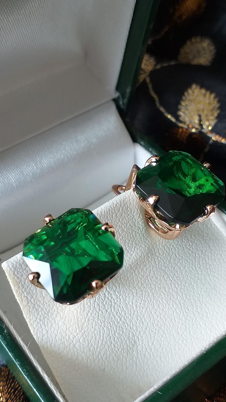 Vintage 1990-s 14 Ct Rolled Gold Large Emerald Earrings- Hallmarked 585 RG The item is in excellent condition. The earrings probably were never used. Weight:- The item is approx. 5.14 grams. Hallmarks:- 585 RG for 14 CT rolled gold Emerald stones are lab created. BOX IS NOT INCLUDED BUT WILL BE SHIPPED IN NICE VELVET POUCH BAG FREE WORLDWIDE SHIPPING WITH TRACKING NUMBER Classic Green Clip-on Earrings, Green Clip-on Earrings For Formal Occasions, Classic Emerald Earrings For Anniversary, Classic Emerald Earrings For Formal Occasions, Classic Formal Emerald Earrings, Luxury Green Clip-on Earrings For Formal Occasions, Classic Green Clip-on Earrings For Formal Occasions, Luxury Green Clip-on Earrings As Gift, Green Clip-on Formal Earrings