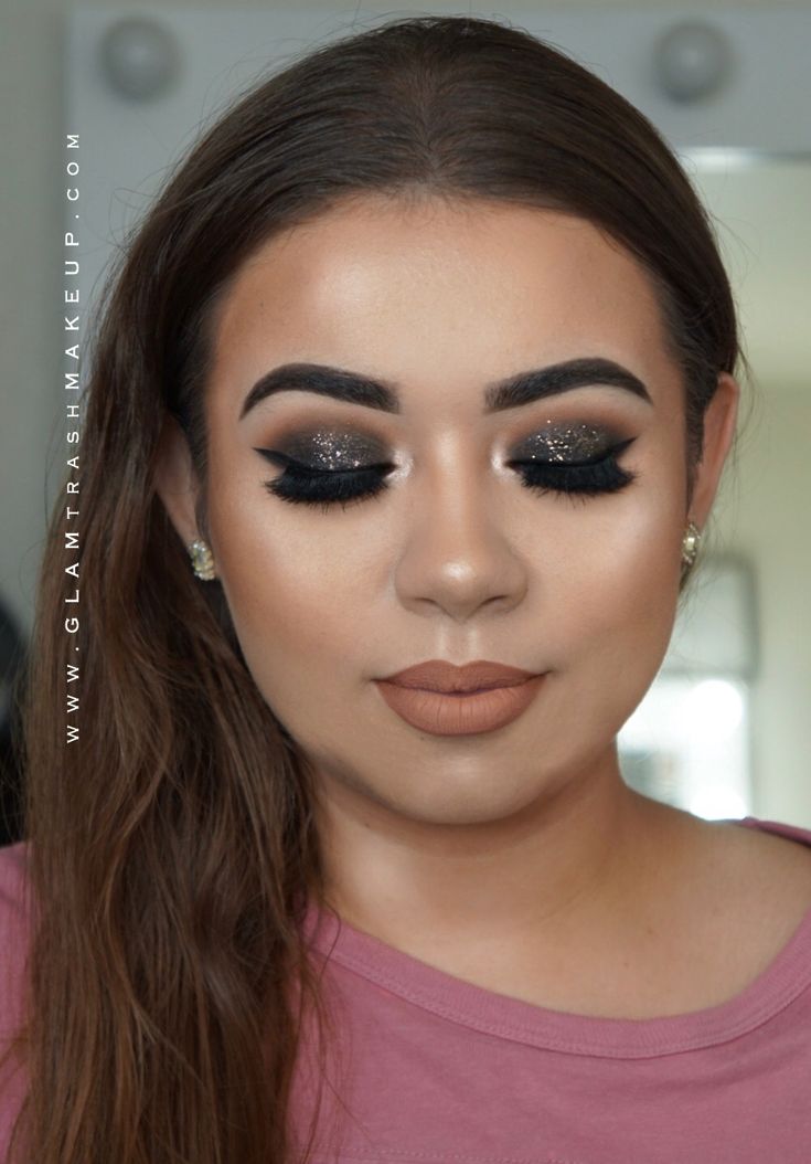 Black Shimmer Smokey Eye, Black Sequin Dress Makeup Look, Smoky Eyes Makeup Black, Black Shimmer Eyeshadow, Black Sparkly Dress Makeup, Smoky Glitter Eye Makeup, Black Smoky Eyes Makeup, Smoky Black Eye Makeup, Black Glitter Eye Makeup