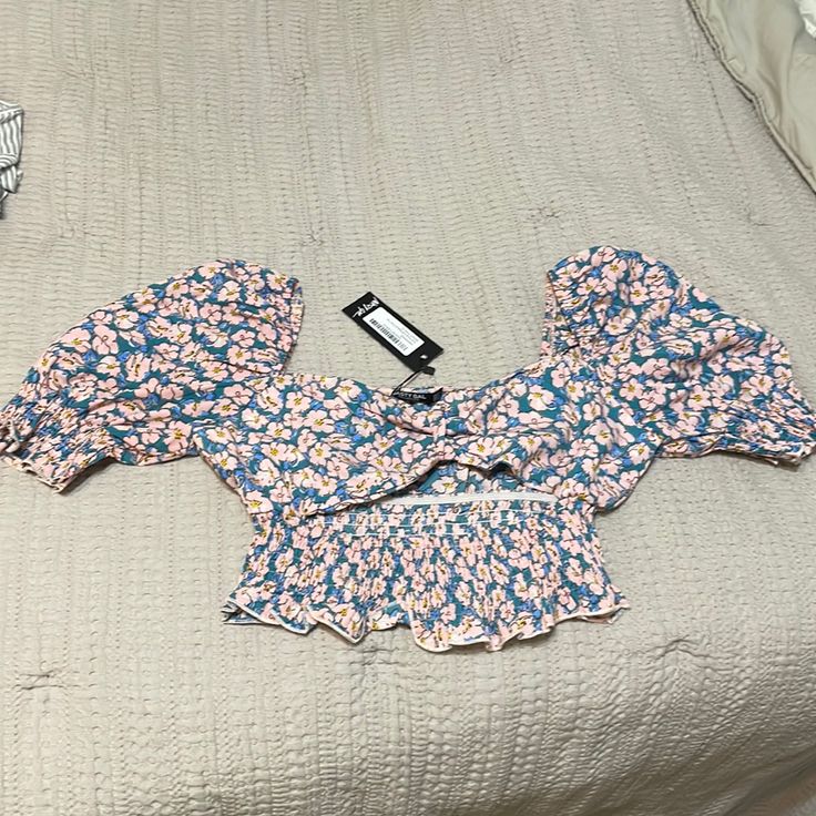 Nasty Gal Pink Floral Puff Sleeve Crop Top With Tags. Front Of The Shirt Has A Cut Out. Summer Floral Print Crop Top With Puff Sleeves, Cute Floral Print Crop Top, Cute Cropped Crop Top With Floral Print, Summer Floral Print Puff Sleeve Crop Top, Cute Cropped Floral Print Crop Top, Cotton Puff Sleeve Crop Top With Ruffles, Cotton Crop Top With Puff Sleeves And Ruffles, Trendy Fitted Puff Sleeve Top With Floral Print, Trendy Floral Print Puff Sleeve Tops