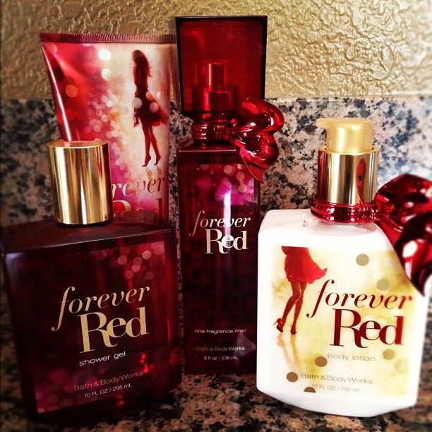 NEW Forever Red™ — a passionate blend of pomegranate, red osmanthus and a sexy surprise of vanilla rum! Vanilla Rum, Lotion Candles, Bath N Body Works, Forever Red, Perfume Lotion, Fall Fragrance, Spray Lotion, Perfume Body Spray, Bath And Body Work