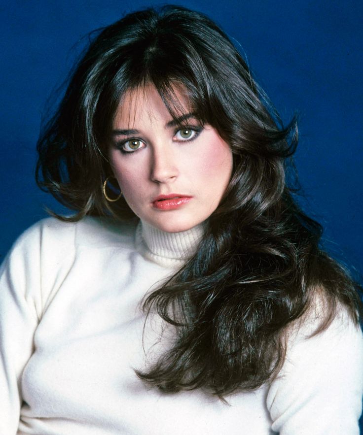 Demi Moore's wispy bangs gave her glossy hair even more volume.  - GoodHousekeeping.com Demi Moore Short Hair, 80s Short Hair, 80s Haircuts, 80s Hair Styles, 80’s Hair, Vintage Haircuts, 80's Hairstyle, Guest Hairstyles, 1980s Hair