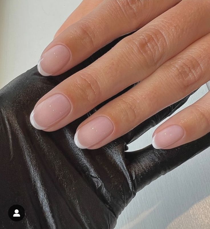 French Manicure Short Oval, French Manicure On Round Nails, Minimal French Manicure, French Nails Oval Short, Short Oval Manicure, Biab Nails Oval, Dainty French Manicure, Bubble Bath With French Tip, Rounded French Manicure