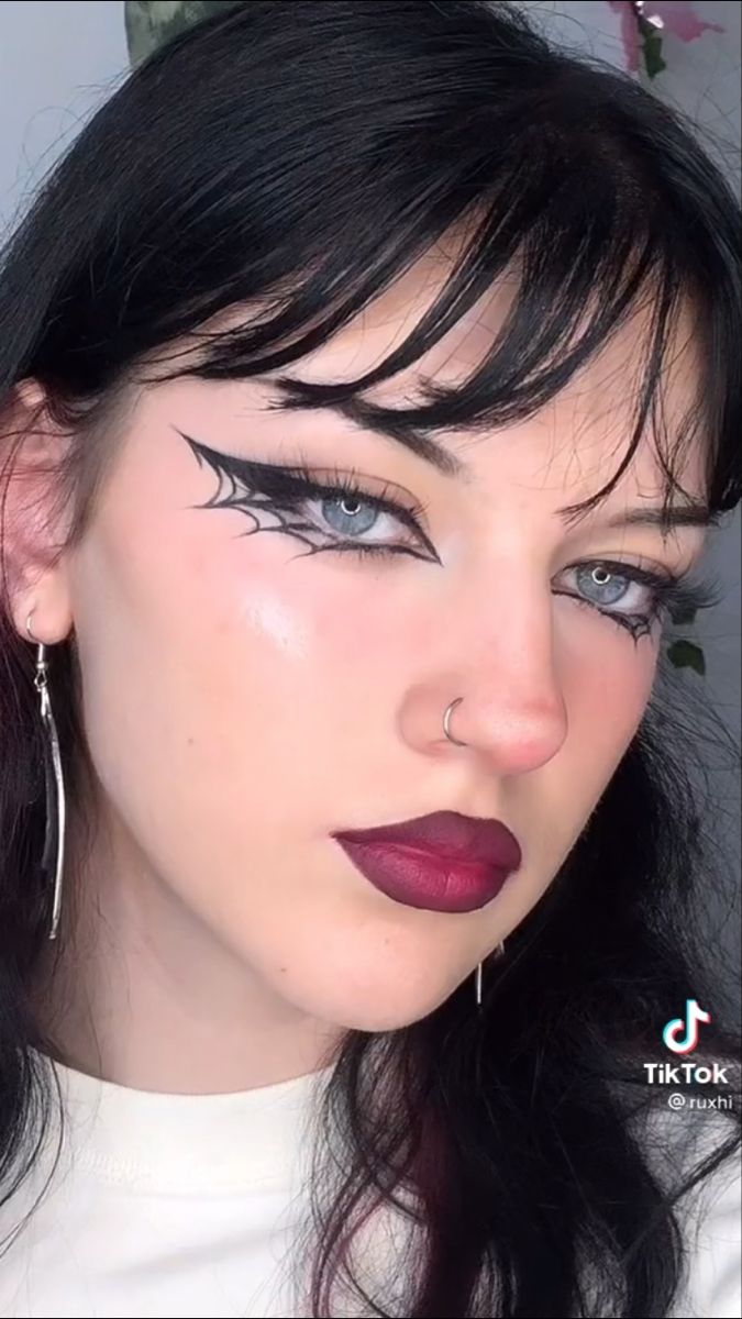 Spiderweb Eyeliner, Spider Web, Halloween Makeup, Eyebrows, Eyeliner, Makeup Looks, Eye Makeup, Nose Ring, Hoop Earrings