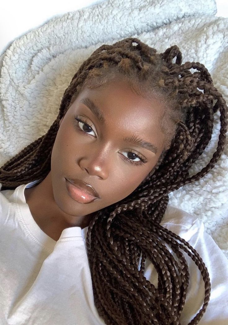 Colored Braids, Dark Skin Beauty, Glam Hair, Girls Braids, Dark Skin Women, Beauty Brands, Afro Hairstyles, Brown Skin, Black Is Beautiful