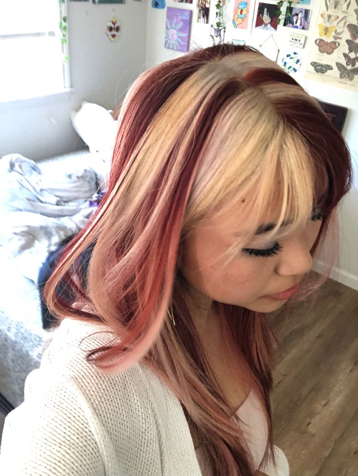 Neopolotin Hair, Blonde Hair Red Highlights, Strawberry Shortcake Hair, Funky Hair, Split Dyed Hair, Red Blonde Hair, Haircuts Ideas, Red Hair Inspo, Cute Hair Colors