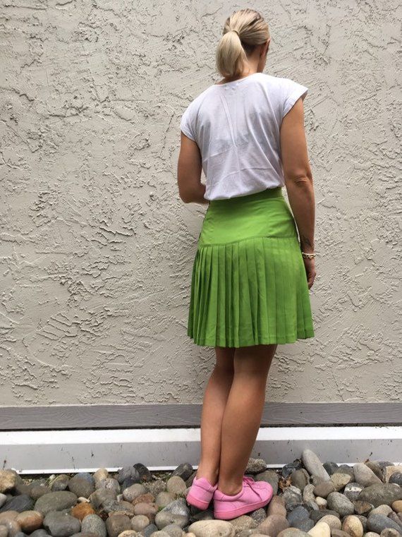 Cool bright green skirt in silky feel fabricThis skirt has a 1.5'' waistband, then a 6'' deep basque (the fitted part around the top) and then 13.5'' deep pleated portion. Fully lined. Zip on right side at hip. No designer label - there is a label that says '40' but this seems too big, this is quite a small fit. Dry CleanMeasurements as follows: All measurements are taken flat, Chest, Waist, Hip etc should be doubled to give a final measurement. The best way to accurately assess if a garment wil Pleated Green Full Skirt, Stretch Green Spring Skirt, Green Stretch Skirt For Spring, Green Stretch Skirt For Summer, Casual Green Pleated Full Skirt, Spring Green Pleated Bottoms, Green Pleated Bottoms For Spring, Green Skirt With Pleated Hem For Spring, Green Fitted Skirt With Pleated Hem