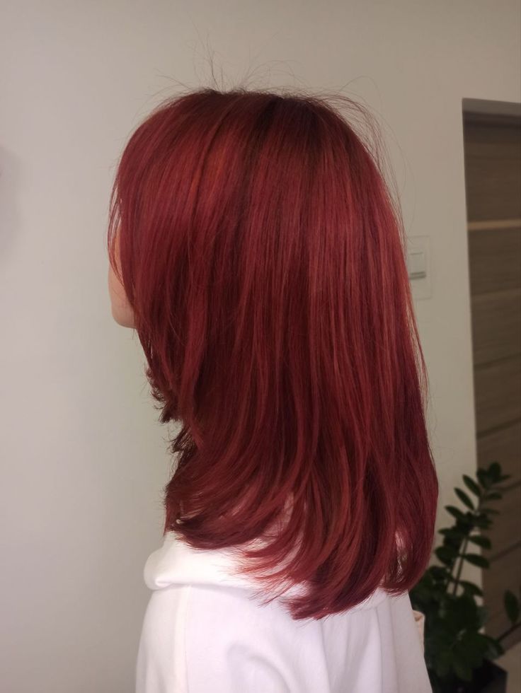 wolf cut for mid length Red Hair Mid Length, Red Mid Length Hair, Red Hair Reference, Mid Length Red Hair, Red Wolf Cut, Wolf Cut, Mid Length Hair, Hair Reference, Hair Inspo Color