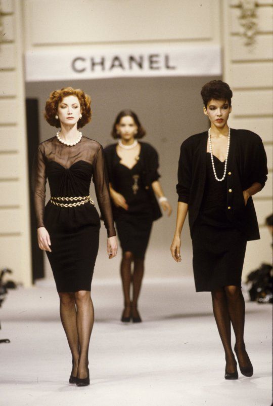 80s Fashion Show, Coco Chanel Fashion, Jean Shrimpton, Chanel Runway, 90s Runway Fashion, Lauren Hutton, Mode Chanel, 80s And 90s Fashion, Chanel Couture