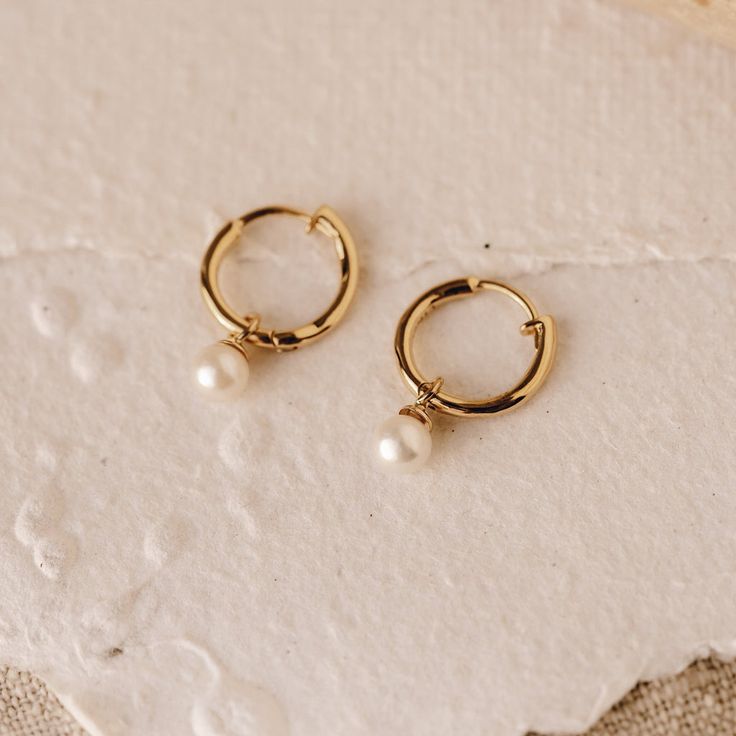 Pearl Huggie Earrings - Kirsten 2025 Wishlist, Elegant Pearl Jewelry, Pearl Drop Earrings Gold, Large Hoop Earrings, Huggie Earrings, Freshwater Cultured Pearls, Traditional Jewelry, Pearl Drop Earrings, Gold Pearl