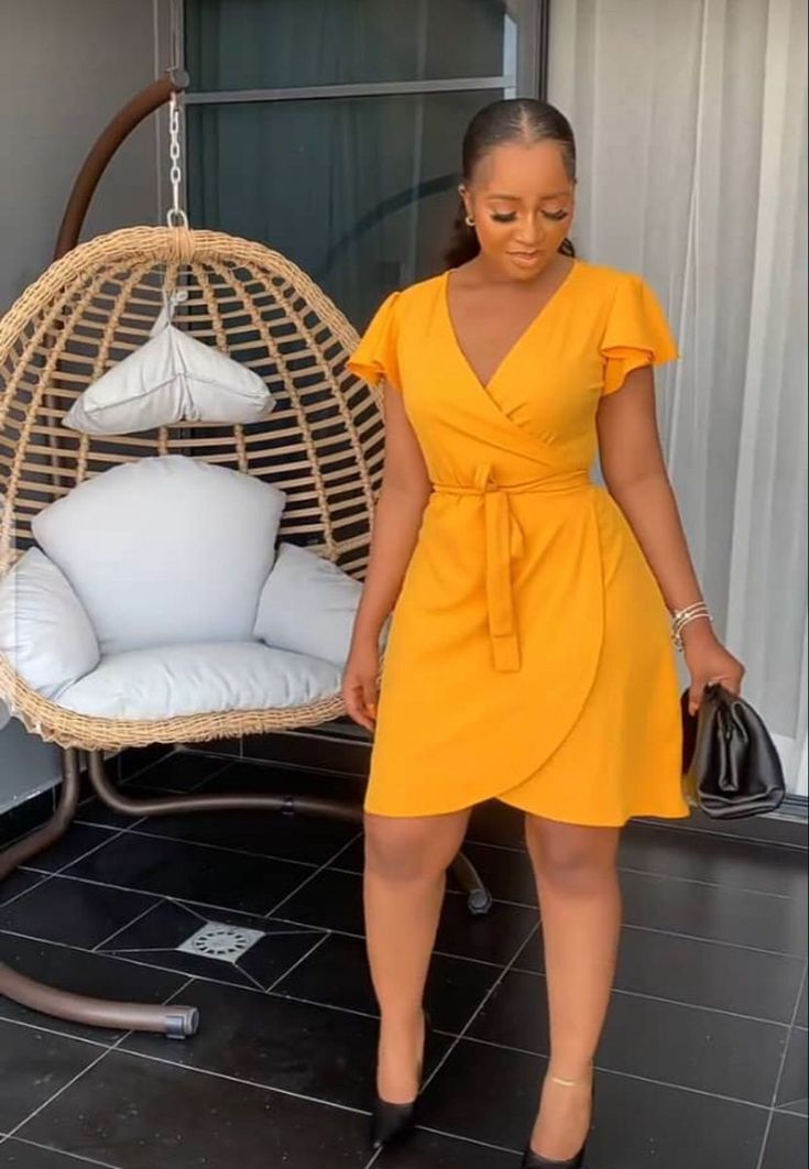 Spring Dresses For Black Women, Ruffled Wrap Dress, Dress To Wear On A Date, Wrap Dress Styling Ideas, Dresses To Wear To A Wedding Short, Short Dress Styles For Women Casual, Dress For Date Casual, Feminity Outfit, Classy Casual Outfits For Women Summer