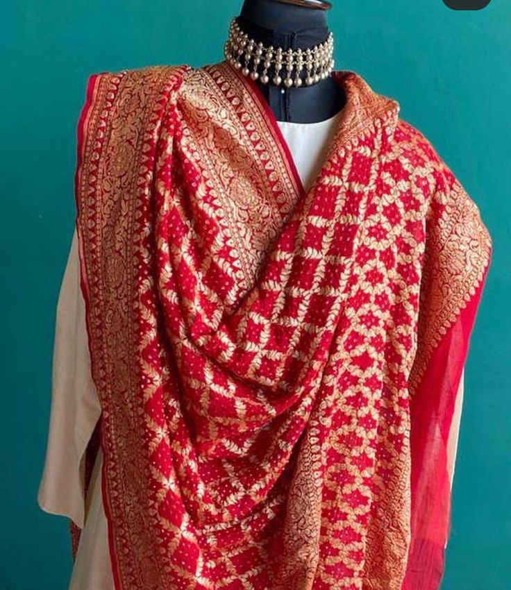 This Banarsi dupatta made of gajji silk is Just WOW🔥🔥.....give yourself a royal look by adding this dupatta to your Wardrobe🔥❤️ #banarasidupatta #gajjisilk #banarsitrend #weddinglook #lovered❤️ Follow for More😊 Bridal Sister Dress, Elegant Indian Outfits, Banarsi Design, Wedding Shopping List, Plain Kurti Designs, Banarsi Dupatta, South Indian Wedding Hairstyles, Plain Kurti, Boho Chic Style Outfits