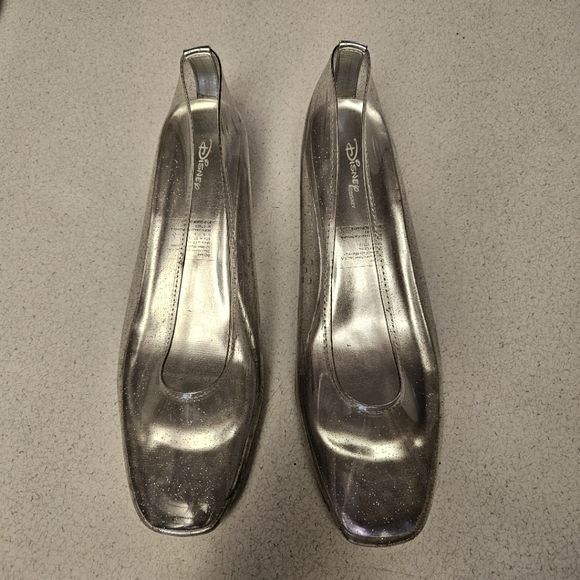 Disney store Cinderella shoes sz 9 womens Cinderella Shoes, Disney Store, Cinderella, Womens Sizes, Disney, Heels, Silver, Women Shopping