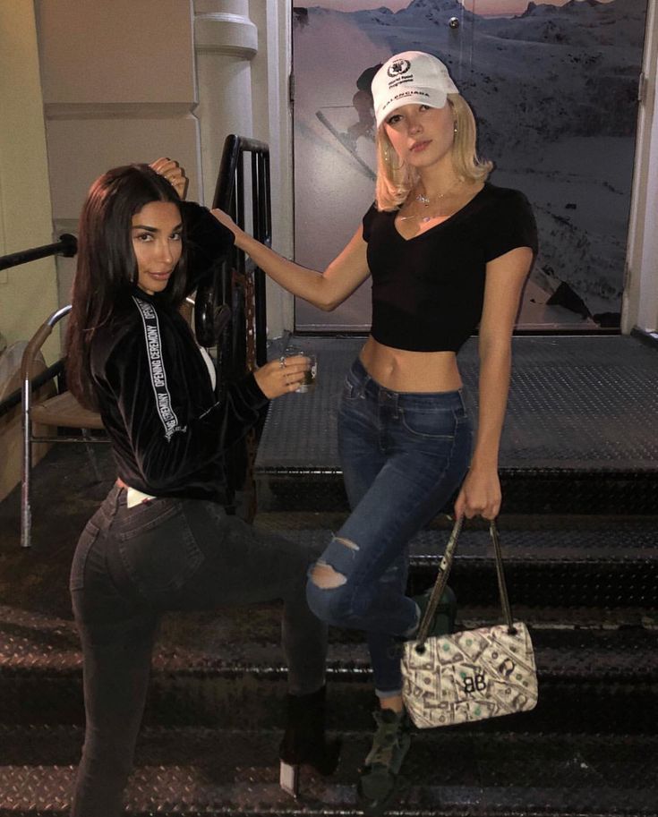 Sarah Synder, Sarah Snyder, Chantel Jeffries, Glam Outfit, Girl Gang, Star Girl, Friend Photos, Comfy Outfits, Cute Fashion