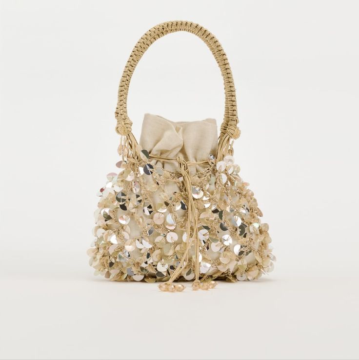 New With Tag Zara S/S 2024 Collection Beaded Mini Bucket Bag. Handle And Chain Shoulder Strap. Drawstring Closure. Height Length Width: 2.8 7.1 0.8 Inches ( 7 18 2 Cm) Golden | 6529/310 Outer Shell Main Fabric 100% Polyester Shoulder Strap 100% Iron Lining 100% Cotton Zara Beaded Bag, Trendy Purses, Mini Bucket Bag, Zara Gold, Sequin Bag, Zara Bags, Mini Bucket Bags, Mini Bucket, Textile Fiber Art