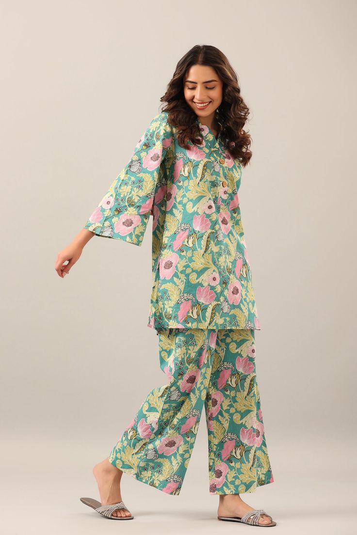 Cotton Loungewear Indian, Cotton Suit Designs, Tops Outfit, Co Ords Outfits, Cotton Loungewear, Stylish Loungewear, Suit Designs, Loungewear Set, Floral Print Tops