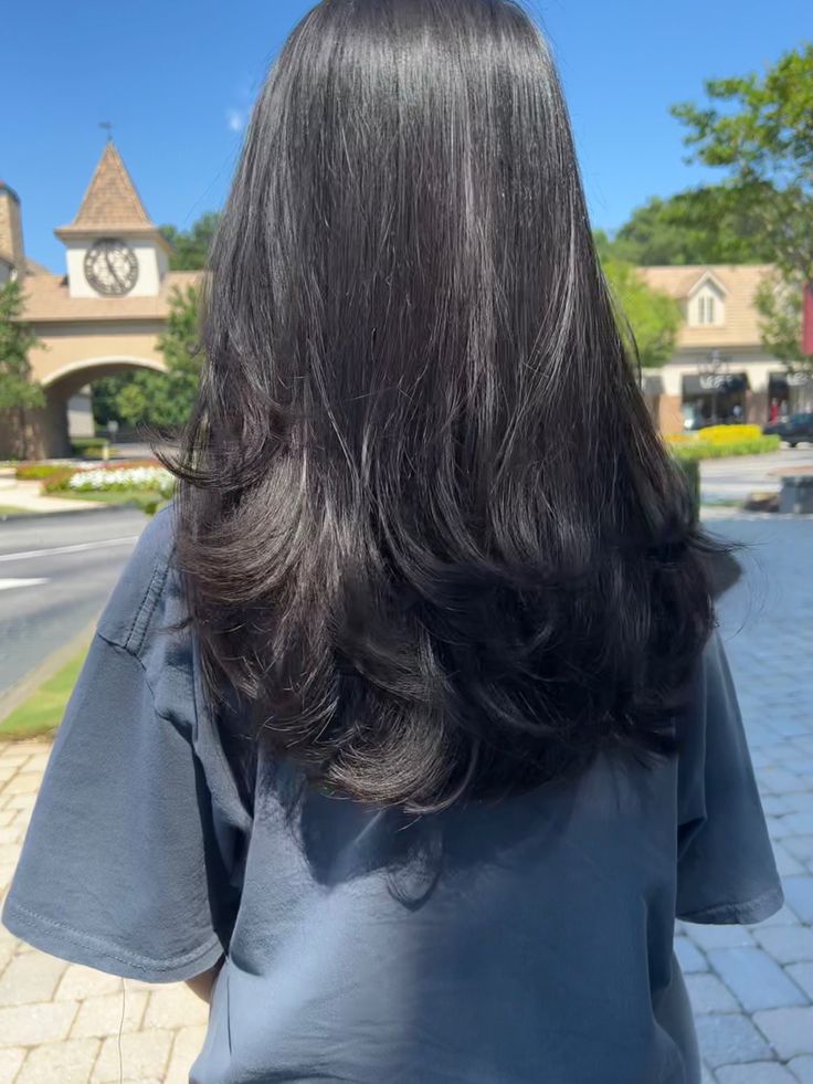 Medium Black Hair, Back Layers, Short Hair Inspiration, Black Wavy Hair, Thick Wavy Hair, Hair Inspiration Long, Layered Haircuts For Medium Hair, Hairstyles For Layered Hair, Hair Stylies