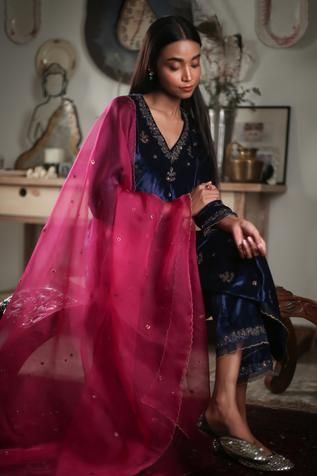 Shop for Rhua India Blue Velvet Embroidered Kurta Set for Women Online at Aza Fashions Elegant Velvet Kurta With Resham Embroidery, Long Sleeve Velvet Kurta With Dupatta, Blue Velvet Suits Women, Semi-stitched Velvet Kurta With Dabka Work, Elegant Semi-stitched Velvet Kurta, Fitted Embroidered Velvet Kurta, Blue Velvet Suit, Kurta Embroidery, Velvet Suit Design