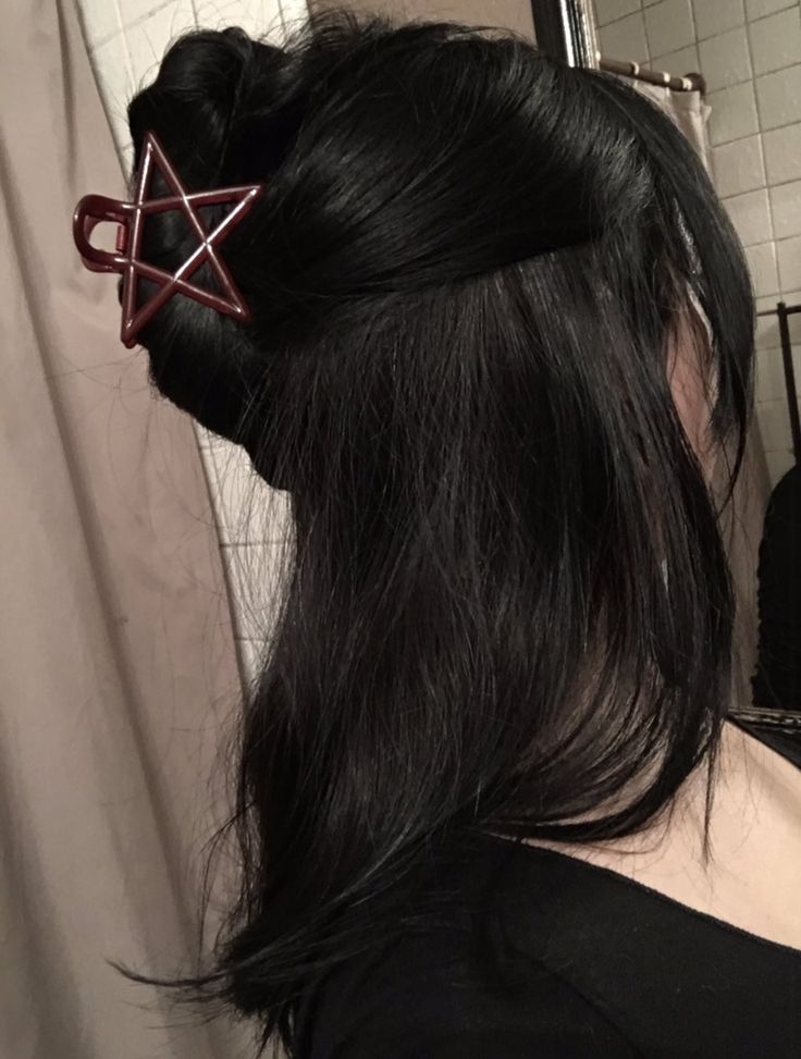 Goth Black Hair, Tara Core, Black Lob, Y2k Hairstyle, A Cross Necklace, First Piercing, 26 Birthday, Coffee Hair, Y2k Hairstyles