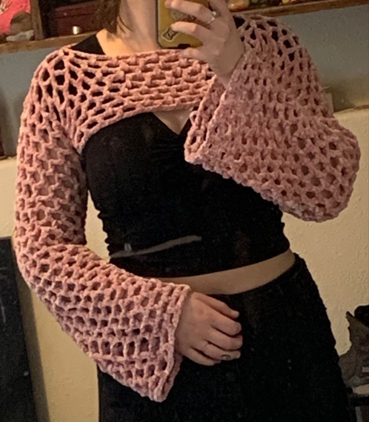 One of three velvet shruggies :)) theyre so cute and comfy!! :)) Velvet Crochet Ideas, Velvet Yarn Crochet Top, Crochet Sweater Velvet Yarn, Velvet Crochet Cardigan, Fishnet Shrug Crochet, Shruggie Crochet, Velvet Yarn Projects, Fishnet Sleeves, Velvet Yarn Crochet