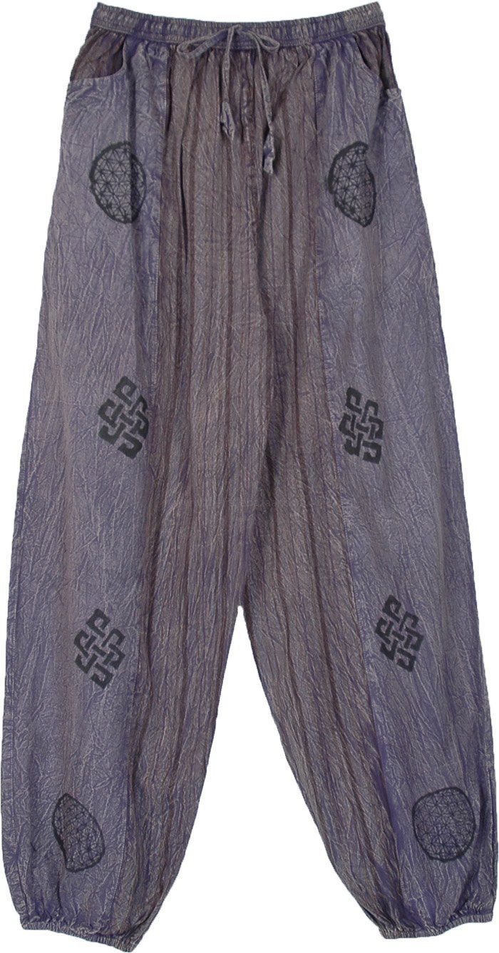 Bohemian comfortable cotton unisex harem style pants with pockets, elastic waistband, and elastic ankle cuff.  These pants have attractive geometrical or hippie symbol stamps that are spread out and look quite hippie-fashionable (the stamps can vary from piece to piece). #tlb #SplitSkirtsPants #Stonewash #Pocket #Yoga #vacationclothing #bohemianfashion #CottonHaremPants Cotton Harem Pants, Mode Hippie, Earthy Outfits, Outfit Yoga, Hippie Look, Trendy Skirts, Yoga Pants Outfit, Pants With Pockets, Style Pants