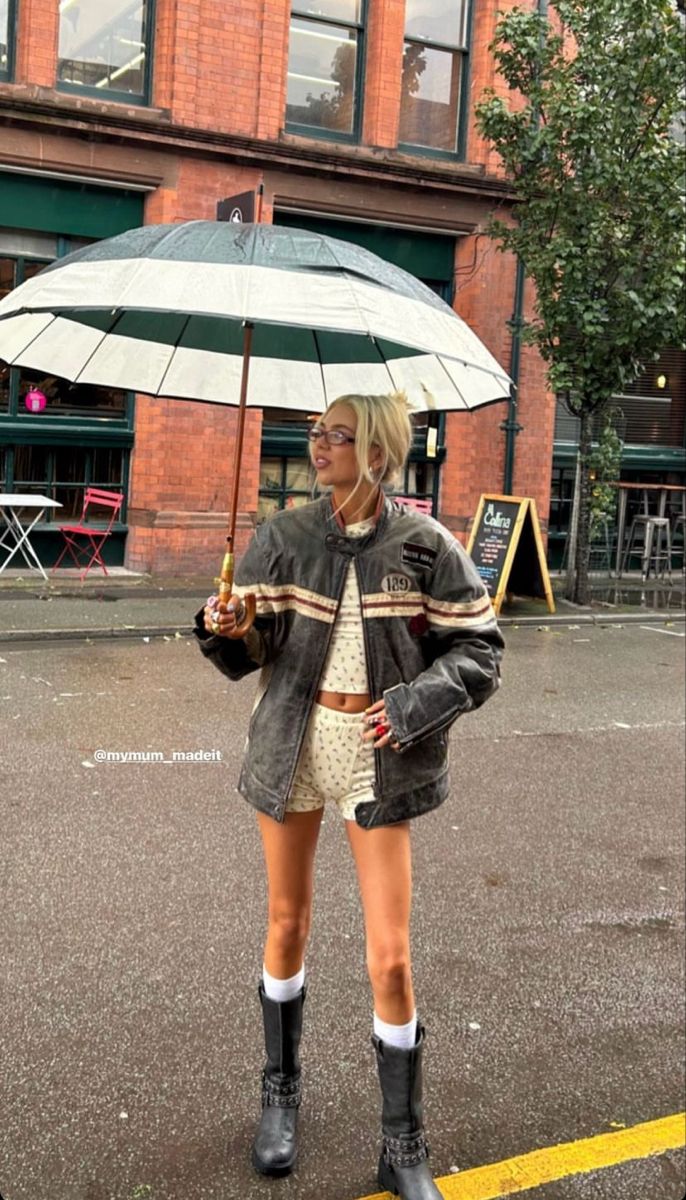 Summer Cinema Outfit, Fits For Rainy Days, Edinburgh Outfits Summer, Festival Outfit 2024, Rainy Festival Outfit, Cold Festival Outfit, Fall Skirt Outfits, Traje Cowgirl, Elegant Classy Outfits